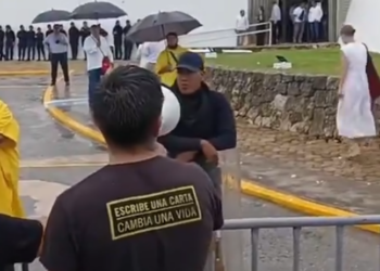 ¡Caos en la Llegada! Nuevos Diputados de Quintana Roo Recibidos con Huevazos y Seguridad Reforzada