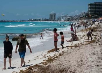 ¡Cuidado! Playas de Cancún en alerta roja tras el huracán Helene: ¿estás seguro para nadar?