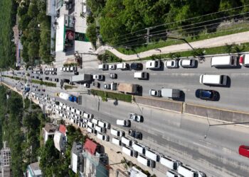Hoteleros de Tulum critican bloqueos de taxistas y cobros aduanales en Cancún