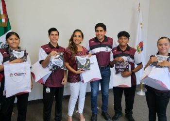 Abandera Mara Lezama a paratletas representantes de Quintana Roo en Paranacionales CONADE 2024