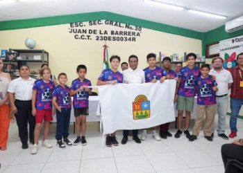 Abandera SEQ delegación estatal que participará en Octava Olimpiada Nacional de Matemáticas en Educación Básica