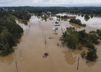 Aceleran los trabajos de recuperación en el sureste de EE.UU. tras el paso de Helene