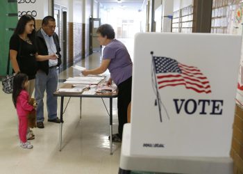 Activistas latinos denuncian intimidación electoral por parte del Gobierno de Texas