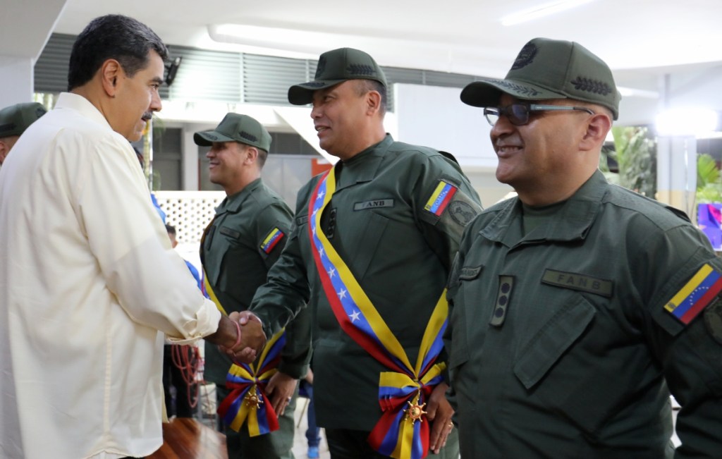 El presidente de Venezuela, Nicolás Maduro, durante una condecoración a militares que fueron sancionados por Estados Unidos el jueves