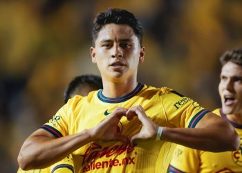 América gana a Chivas y parece salir de la crisis
