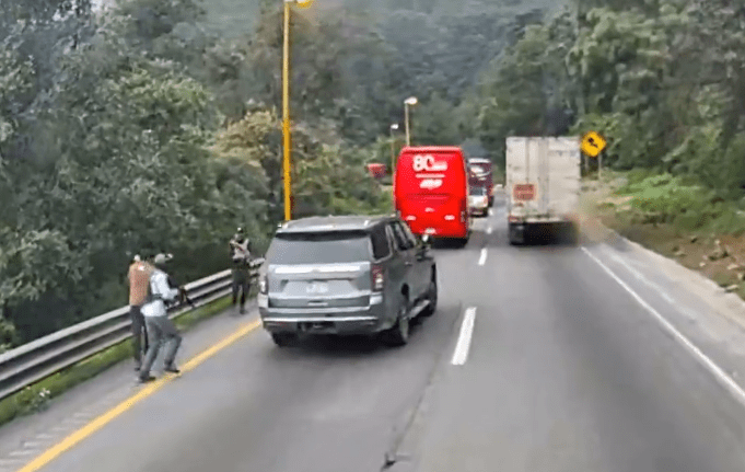 Asaltos carreteros en Veracruz: Los delincuentes portan armas largas y cortas, y forman grupos de cinco a seis elementos