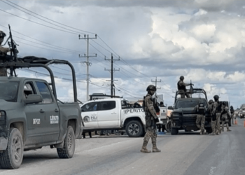 Asesinan a un joven y lo tiran en una carretera, en Tamaulipas