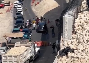 Protesta de Trabajadores del Tren Maya Paraliza Tráfico en Chetumal: Exigen Pagos Atrasados