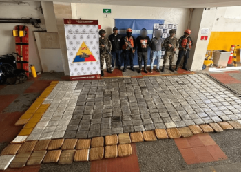 Caen dos dominicanos en el Caribe colombiano con alijo de cocaína y mariguana