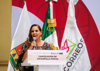 Cancelan Mara Lezama y Rocío Bárcena estampilla postal por 50 años de Quintana Roo junto a presidentes municipales