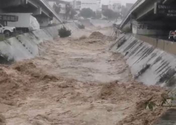 Caos en Chilpancingo: tras lluvias se desborda el río Huacapa
