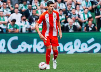 César Montes deja el Almería y se va traspasado al Lokomotiv de Moscú