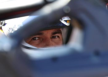 ‘Checo’ Pérez lamenta choque con Sainz;”teníamos ritmo para pelear por la victoria”, afirma