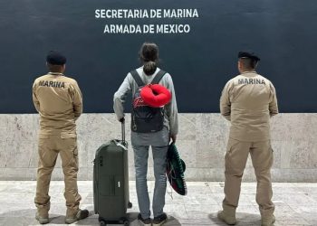 Detienen a rumanos en el AICM; llevaban sustancias ilícitas en maletas