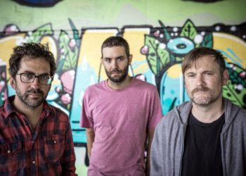 El baterista Geoff Barrow sale de Beak>