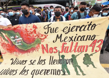 “El Ejército los detuvo”: padres de 43 desaparecidos de Ayotzinapa; AMLO exonera a Sedena