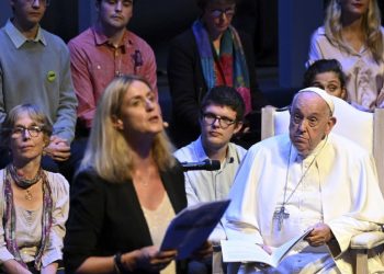 El Papa defiende la feminidad y la vida