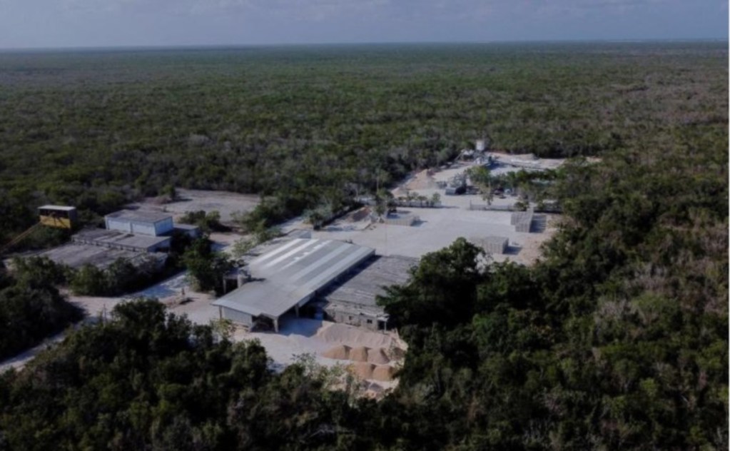 Vista áerea del banco de materiales Calica Sac-Tun, ubicado a unos kilómetros de Playa del Carmen