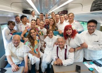 En un día histórico, Mara Lezama acompaña al Presidente López Obrador durante su última gira de trabajo en Quintana Roo, junto a Claudia Sheinbaum, y en la inauguración del tren P’atal del Tren Maya