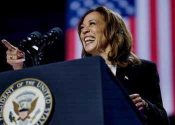 Encuesta da ventaja a Kamala Harris sobre Donald Trump entre latinos en Florida