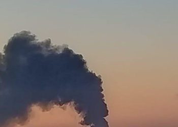 Funcionarios rusos reportan incendios causados por ataque ucraniano con drones