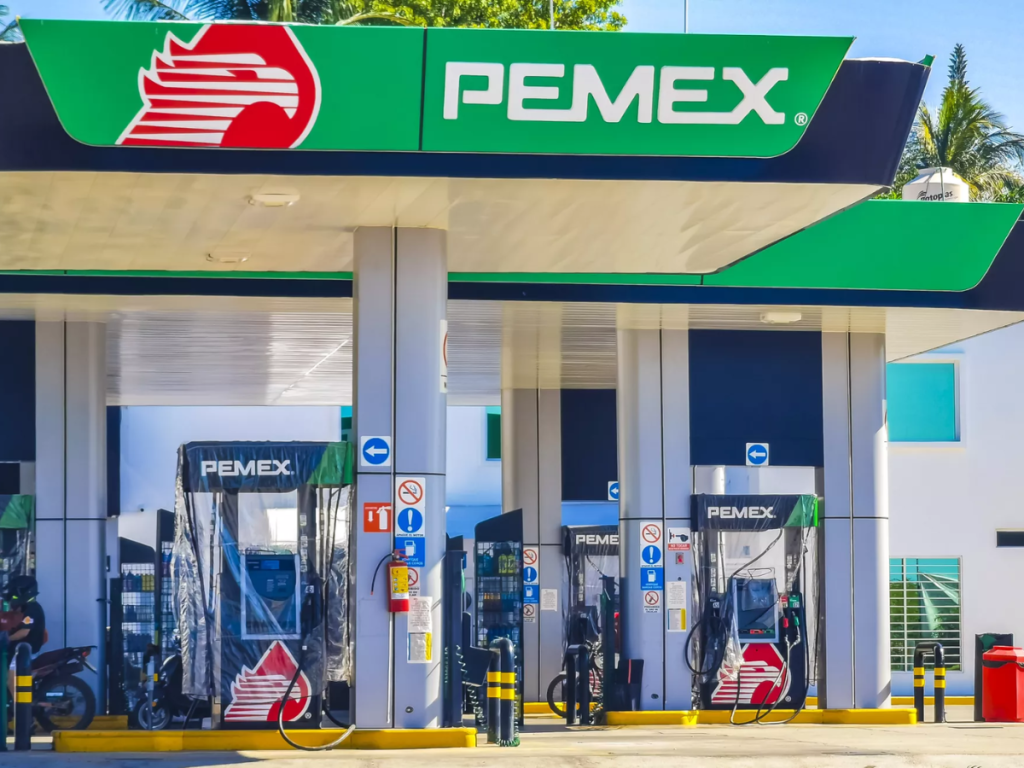 “Gasolinazo” disfrazado en México; así captan más dinero en el sexenio de AMLO que con Felipe Calderón y Peña Nieto.