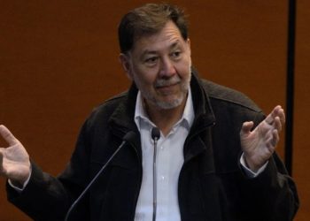 Gerardo Fernández Noroña denuncia intento de robo en el AICM