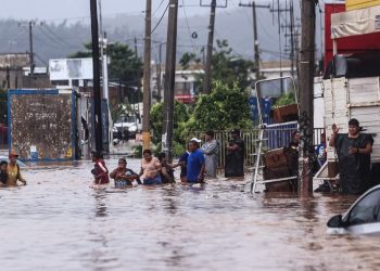 Huracán “John” deja sin energía eléctrica a casi 20 mil personas en Acapulco