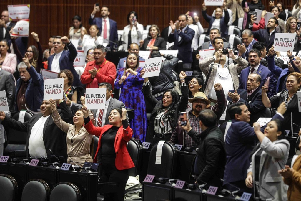 Senadores de Morena y sus aliados emitieron, el viernes 13 pasado, la declaratoria de reforma constitucional al Poder Judicial (Foto de El Universal)