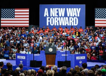 Investigan un aparente tiroteo en la oficina de campaña de Harris en Arizona