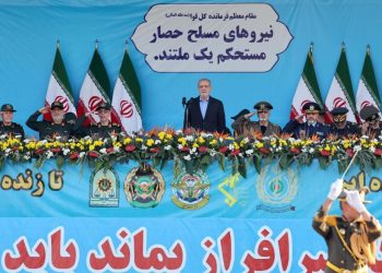 Irán presenta nuevo misil y drones en medio de escalada en Oriente Medio