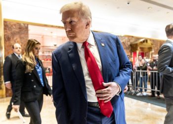 Juez desestima dos cargos contra Trump en caso de presunta interferencia electoral