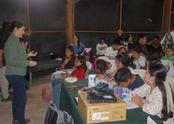 La Fundación de Parques y Museos brindó un curso a niños y jóvenes sobre monitoreo de murciélagos