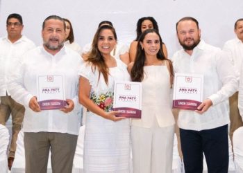 La Transformación inició en Cancún y aquí está quien lo hizo, afirma Ana Paty Peralta en el tercer informe de gobierno, ante la gobernadora Mara Lezama