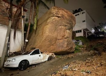 Lluvias paralizan Acapulco; reportan una niña muerta