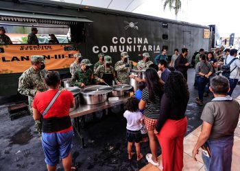 López Obrador ofrece apoyo a 15,000 familias afectadas por el huracán John en Acapulco