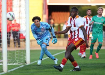 Ochoa debuta como capitán y con triunfo en Portugal