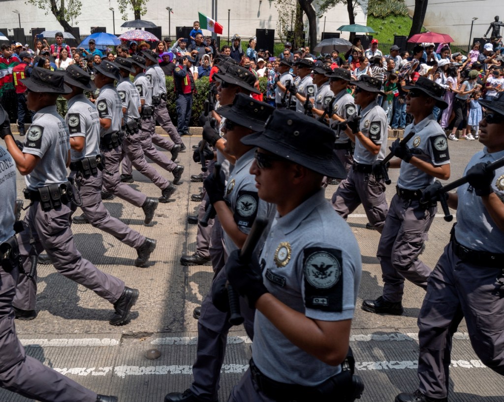 La Guardia Nacional, durante el desfile militar por el Día de la Independencia en Paseo de la Reforma de la capital, el lunes 16