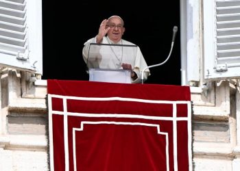 Papa Francisco reclama que “se oiga la voz de los pueblos que piden la paz”