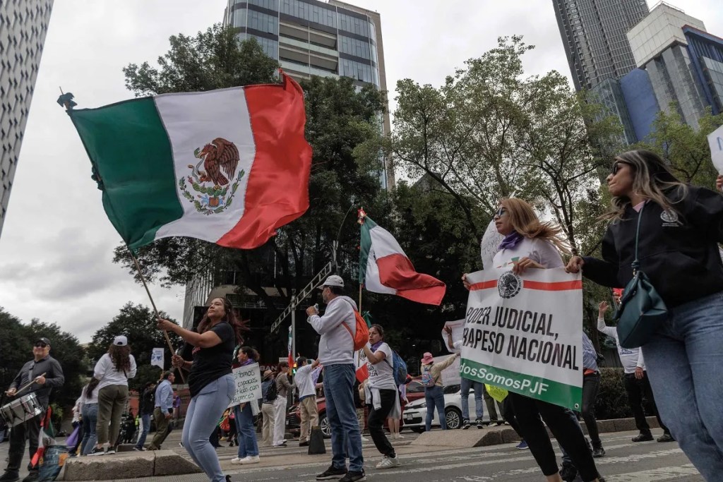 Una protesta contra la reforma judicial realizada el sábado 7 de septiembre frente al Senado (Foto de El Universal)