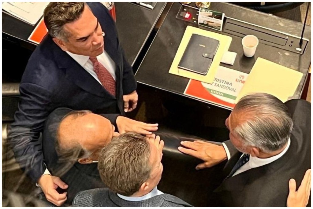 Genera especulación una foto de "Alito" Moreno, Adán Augusto López y Manuel Velasco, en el Senado previo a discusiones por la reforma judicial