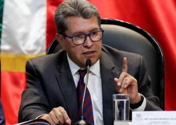 Ricardo Monreal insta al INE a seguir