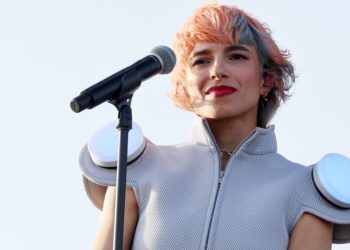 Salud mental y toxicidad en la industria musical: Las razones por las que Flore Benguigui salió de L’Impératrice