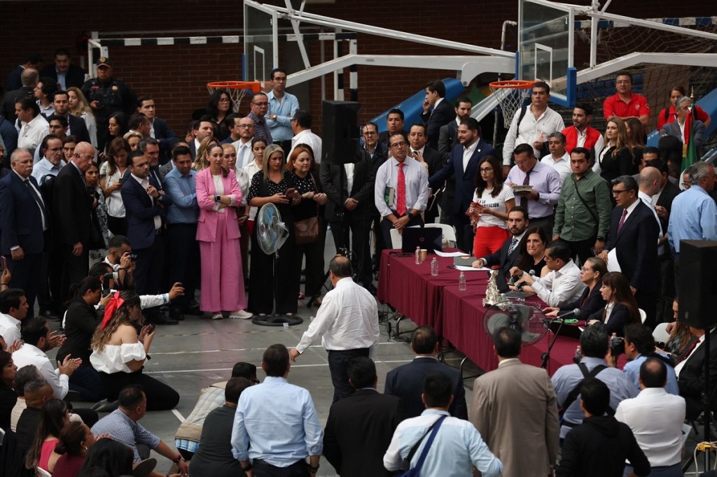 La Cámara de Diputados utiliza la Unidad Deportiva Magdalena Mixhuca como sede alterna para discutir la reforma judicial (Foto de El Universal)