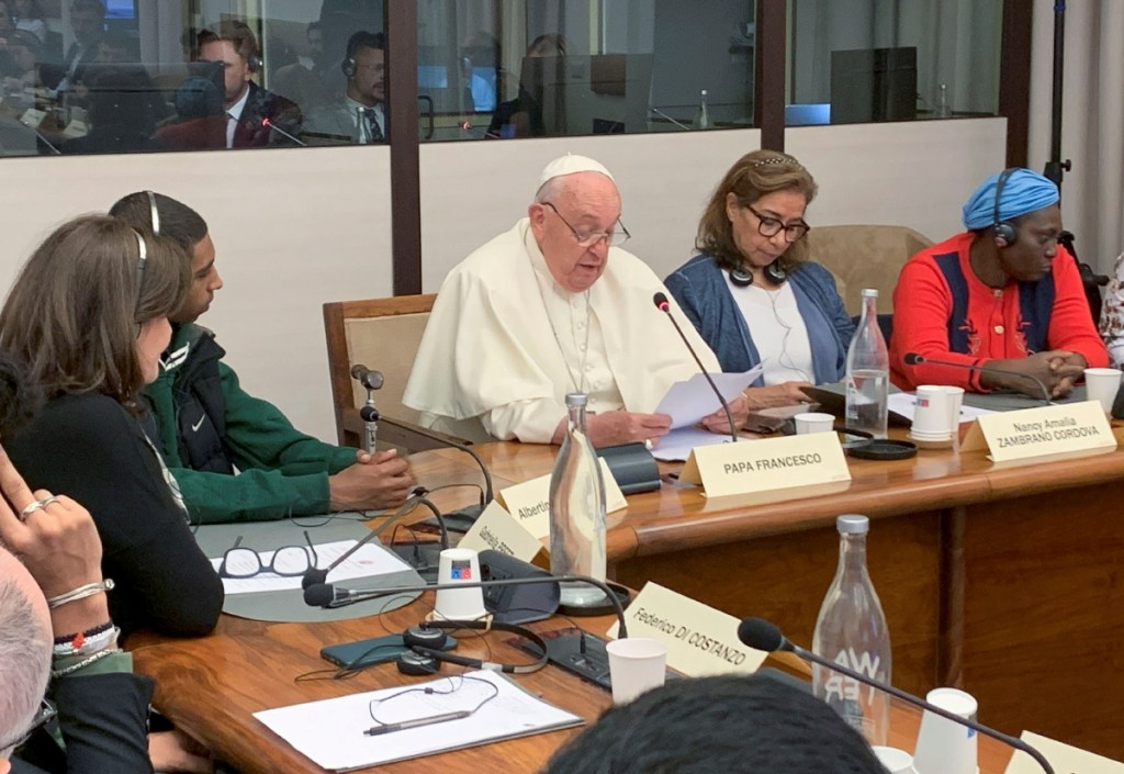 El papa Francisco durante su participación en la reunión de los Movimientos Populares que se llevó al cabo ayer en la Ciudad del Vaticano