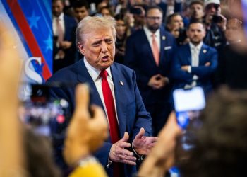 Trump propone eliminar los impuestos a las horas extra