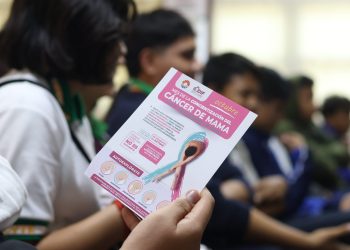 Qué debes saber sobre el cáncer de mama? Lo que el DIF está enseñando a las jóvenes
