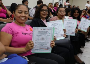 DIF Benito Juárez entrega constancias con validez oficial a egresados de cursos en Cancún