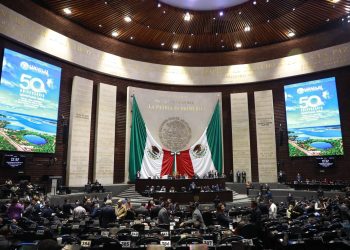Celebran 50 Aniversario de Quintana Roo con justicia social y crecimiento turístico.