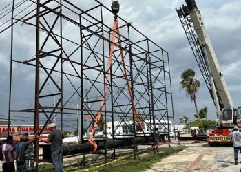 ¿Por qué retiraron un espectacular en el Boulevar Colosio?